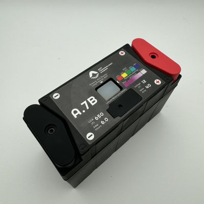 แบตเตอรี่เริ่มต้นรถจักรยานยนต์ 12V 6A แบตเตอรี่ลิเดียม 12.8V สําหรับสถานการณ์ฉุกเฉินภายนอก