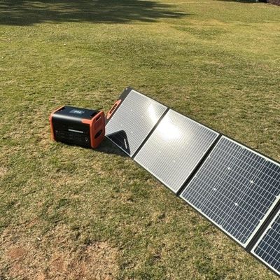แพเนลพลังแสงอาทิตย์พกพาแบบพับได้แบบซิลิคอนโมนคริสตัลลิน 200W สําหรับไฟฟ้าภายนอก