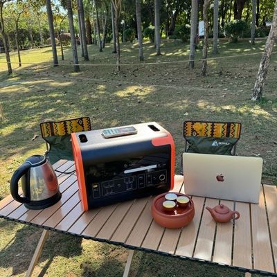 อินเวอร์เตอร์คลื่นไซน์บริสุทธิ์ พลังงานพกพาขนาดใหญ่สําหรับการตั้งแคมป์กลางแจ้ง 230 วอล