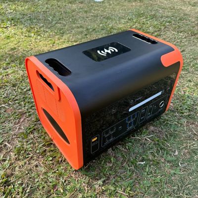 พลังงานไฟฟ้าเคลื่อนไหวกลางแจ้ง 2200W พร้อม 220V ระยะความสับสนและผลงาน