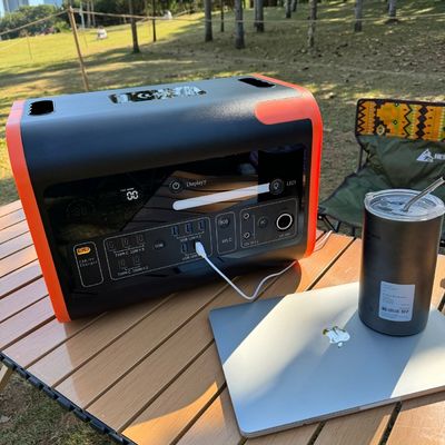 ส่งพลังงานพกพา 2200W สําหรับอายุการใช้งานยาวนานและการปรับแต่งง่าย