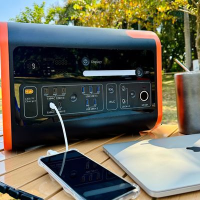 พลังงานพลังงานฉุกเฉินพกพา 2200W การเก็บพลังงานสําหรับกิจกรรมกลางแจ้งของครัวเรือน