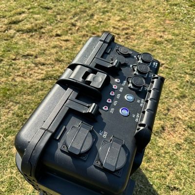 จําหน่ายพลังงานโดยไม่หยุดยั้ง เครื่องกําเนิดพลังแสงอาทิตย์ 3000W สําหรับการผจญภัยในบ้านและภายนอก