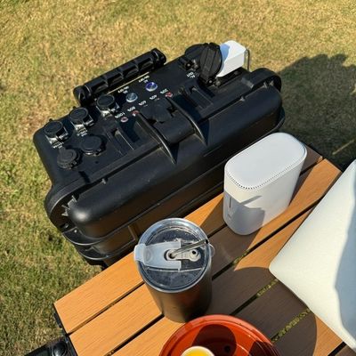 จําหน่ายพลังงานโดยไม่หยุดยั้ง เครื่องกําเนิดพลังแสงอาทิตย์ 3000W สําหรับการผจญภัยในบ้านและภายนอก