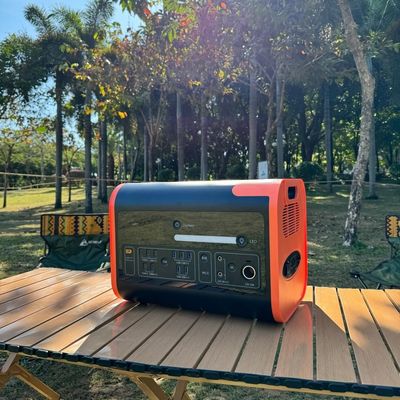 2000W 2200W แบตเตอรี่ลิเดียม โจ๊กเนอเตอร์แสงอาทิตย์สําหรับแคมป์และการแก้ไขพลังงานฉุกเฉิน