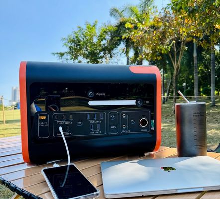 1800W 2000W 2200W สถานไฟฟ้าพลังงานลมแสงอาทิตย์แบบพกพาที่สามารถชาร์จใหม่ได้ สําหรับพลังงานที่สามารถปรับปรุงได้