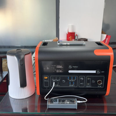 เครื่องกําเนิดพกพาสําหรับการชาร์จ USB และพลังงานแสงอาทิตย์