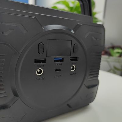 เครื่องกําเนิดพลังแสงอาทิตย์แบบพกพา 200W สําหรับการส่งออก USB2 5V/2.1A และ 173wh ความจุ