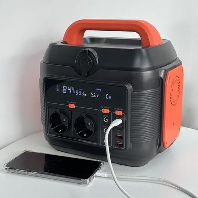 600W AC-DC โทรศัพท์มือถือฉุกเฉินบ้านกลางแจ้ง โรงไฟฟ้าพกพา สีดํา โจ๊กเนอร์แสงอาทิตย์