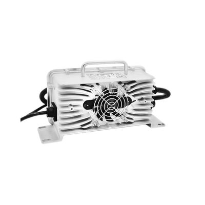 เครื่องชาร์จไฟฟ้า LiFePO4 ที่กันน้ํา IP67 800W เครื่องชาร์จไฟฟ้าที่เร็วแบบสมาธิ สําหรับรถยก / คาร์ตกอล์ฟ