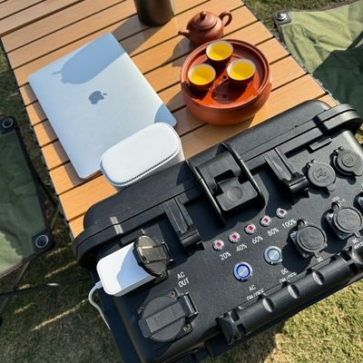 เครื่องไฟฟ้าสีดํา 6kw ABS สะสมไฟฟ้ากลางแจ้งพกพาสําหรับการผจญภัยกลางแจ้ง