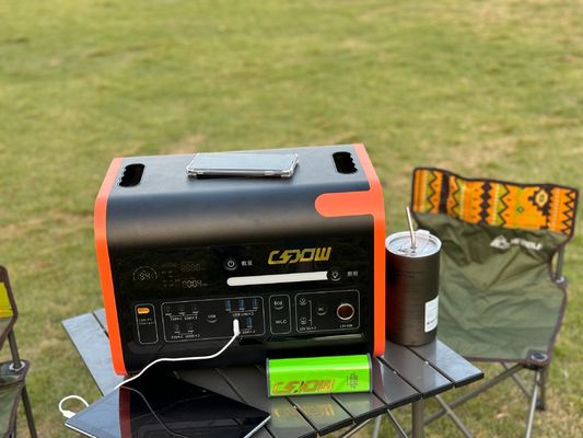 800W โซลาร์ชาร์จ พกพาแบตเตอรี่หลายฟังก์ชัน โรงไฟฟ้าพับสําหรับการเก็บพลังงาน