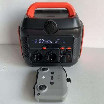 MPPT พลังงาน 600W แบตเตอรี่ลิธีียมพกพา สถานไฟฟ้าเคลื่อนไหวกลางแจ้ง AC Output 220V