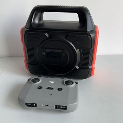 เครื่องผลิตพลังแสงอาทิตย์ 300W AC DC ชาร์จแบบ C USB แบบสองสําหรับสถานีชาร์จกลางแจ้ง