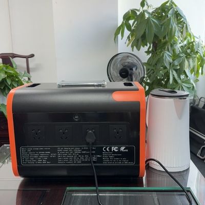 AC 100V-120V/AC 220V-240V 2200W โปรแกรมพลังงานแสงอาทิตย์พกพาสําหรับกิจกรรมกลางแจ้งในปี 2024