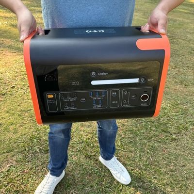 เครื่องผลิตพลังงานพกพา 600W LiFePO4 2048wh 2200W AT22 เครื่องผลิตพลังงานแสงอาทิตย์สําหรับการทํางานไกล