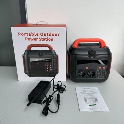 แบตเตอรี่ลิเดียม สถานที่พลังงานพกพา 600W 200W 300W สําหรับครัวเรือน 110V 220V ค่าย