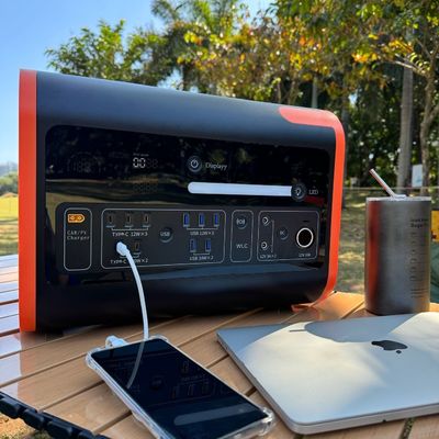 สถานีพลังงาน USB มือถือ เครื่องผลิตพลังงานแสงอาทิตย์ชาร์จเร็ว 2000W แบบ C 3*18W/2*100W