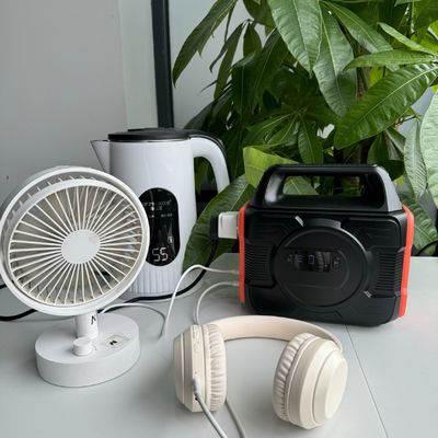 110/220V 300W/288wh Sine Wave Generator สถานไฟฟ้ากลางแจ้งในสีที่สามารถปรับแต่งได้