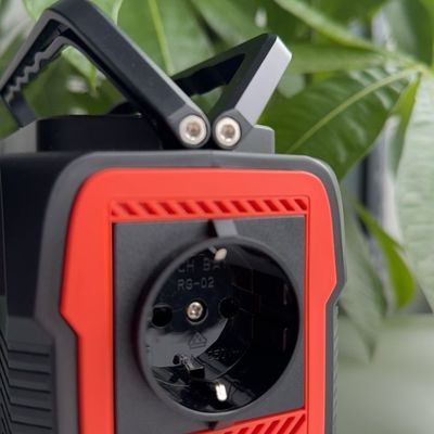 110/220V-50Hz/60Hz AC Output 48000mAh เครื่องผลิตพลังแสงอาทิตย์สําหรับโรงไฟฟ้าบ้านค่ายปิ้ง