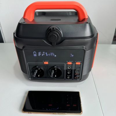 เครื่องกําเนิดพลังแสงอาทิตย์ฉุกเฉินสําหรับครัวเรือนสีส้ม 600W พร้อมโซเกต AC มาตรฐานแห่งชาติ