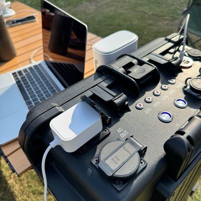 สายดึงพกพาที่เข้ากันได้ในกลางแจ้ง พร้อมพูลย์ 3000W Power Bank โจ๊กเนอร์แสงอาทิตย์ LiFePO4