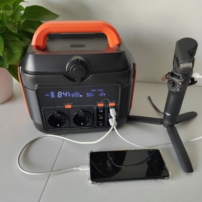 600W แบตเตอรี่ลิเดียม พลังงานสําหรับตลาด Aii USB ประเภท C DC และ AC Output