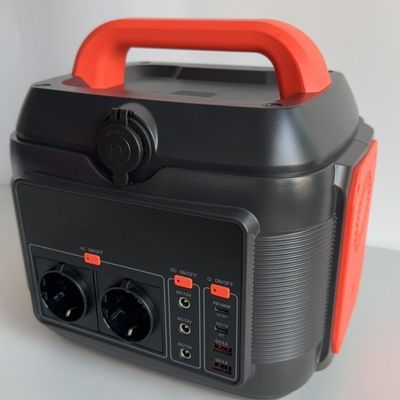 โรงไฟฟ้าพกพาหลายฟังก์ชัน 600W/576ah 6 กิโลกรัม สําหรับแคมป์กลางแจ้งและฉุกเฉิน