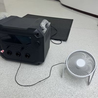 2500W AC Output 3600W โซลาร์เจนเนอเรตเตอร์ สถานที่พลังงานพกพาสําหรับแคมป์กลางแจ้ง / RV