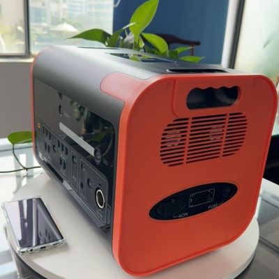 ประเภท C 3 * 18W / 2 * 100W พลังงานพลังงานที่เก็บพลังงานแสงอาทิตย์สําหรับการแก้ไขพลังงานกลางแจ้ง