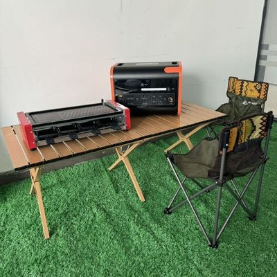 เครื่องผลิตพลังงานดวงอาทิตย์แบบพกพา 2200W ที่ใช้พลังงานคงที่