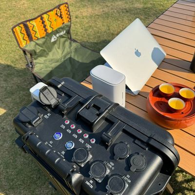 สถานไฟฟ้าพลังงานแสงอาทิตย์เคลื่อนที่ 7000W พร้อมฟังก์ชันชาร์จ USB วัสดุกระเป๋าโลหะสกัด ABS