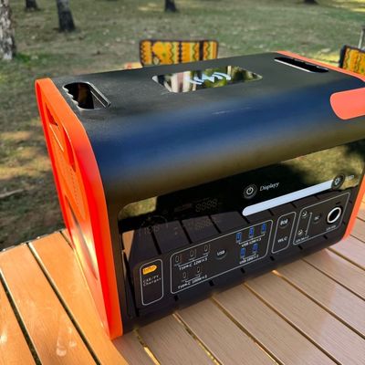40ah/110V/220V โทรศัพท์เคลื่อนไหว สามารถชาร์จใหม่ได้ 2200W แคมป์กลางแจ้ง แบตเตอรี่ลิตยูม พลังงานไฟฟ้าพกพา
