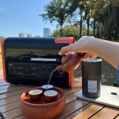 Un38.3/Msos การยืนยันตัวจริง 2200W 220V เครื่องผลิตพลังงานแสงอาทิตย์แบบพกพา 800W สําหรับกลางแจ้ง