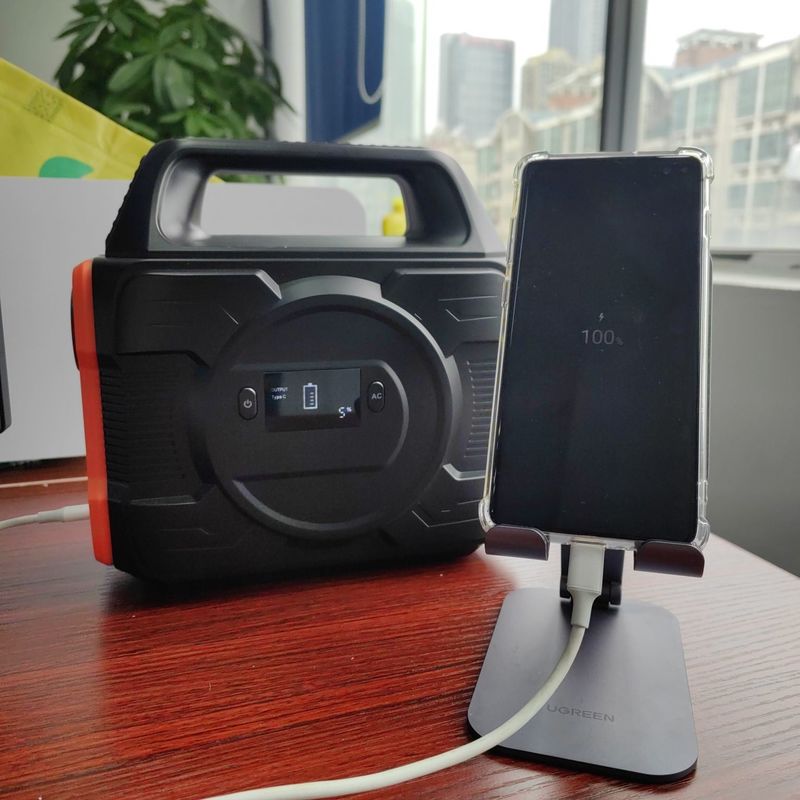 เครื่องผลิตพลังแสงอาทิตย์ 300W ที่สามารถนําไปใช้ใหม่ได้ สําหรับการส่องแสงฉุกเฉินในบ้านและการชาร์จโทรศัพท์มือถือ