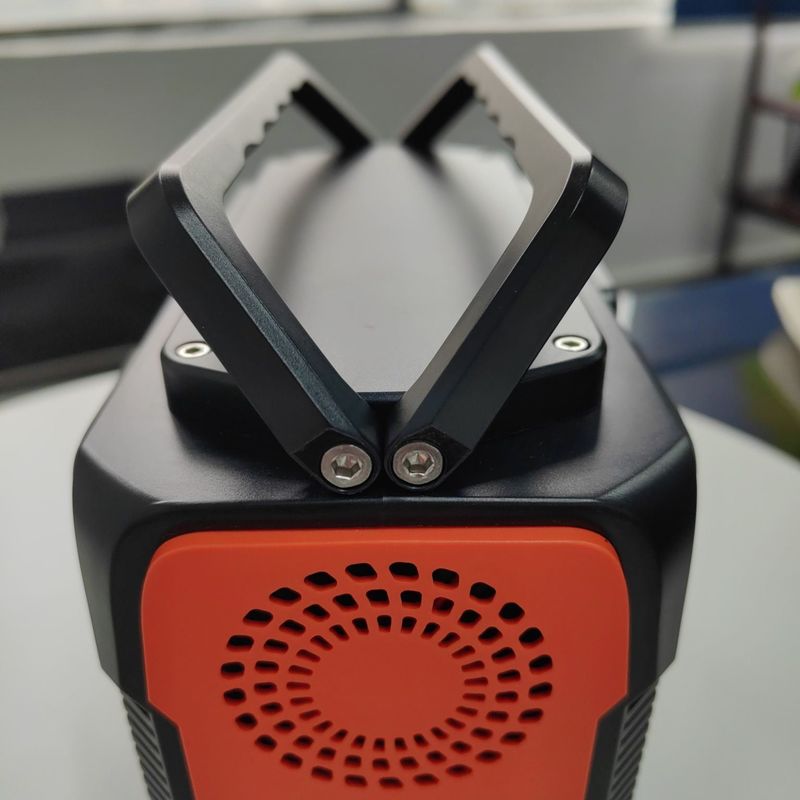 AC Output Waveform Modified Wave 200W ระบบพลังงานสํารองที่สามารถชาร์จใหม่ได้ สําหรับการตั้งแคมป์