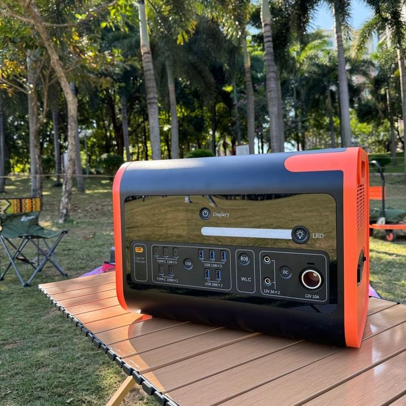 AC/DC/Type-C/PV ชาร์จ เครื่องผลิตพลังแสงอาทิตย์เคลื่อนที่ 2200W พร้อมเครื่องชาร์จไร้สายพกพา