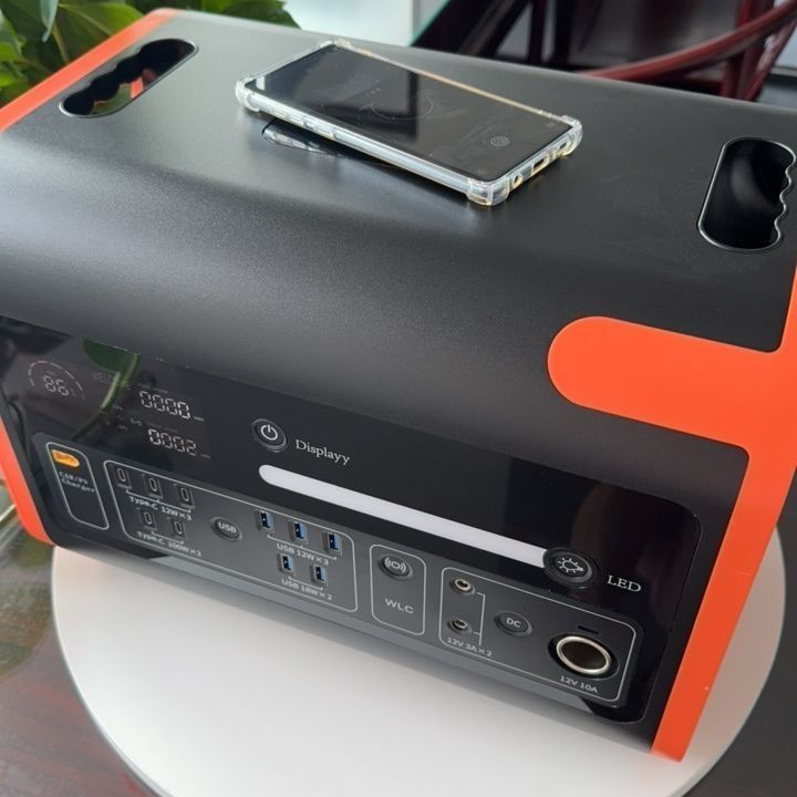แผ่นพลังแสงอาทิตย์สําหรับการชาร์จเร็ว Lithium พกพาสถานีไฟฟ้า ความถี่ออก 50/60Hz