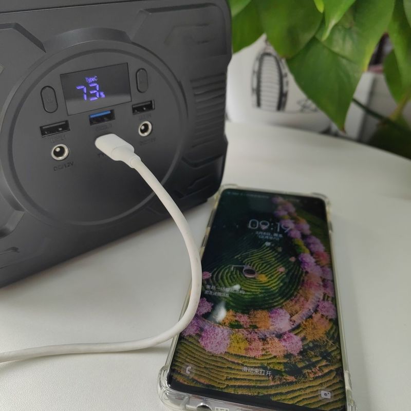 เครื่องผลิตพลังงานแสงอาทิตย์แบบพกพา 200W ตัวเลือกที่ดีที่สุดสําหรับการตั้งแคมป์กลางแจ้งในอเมริกาใต้