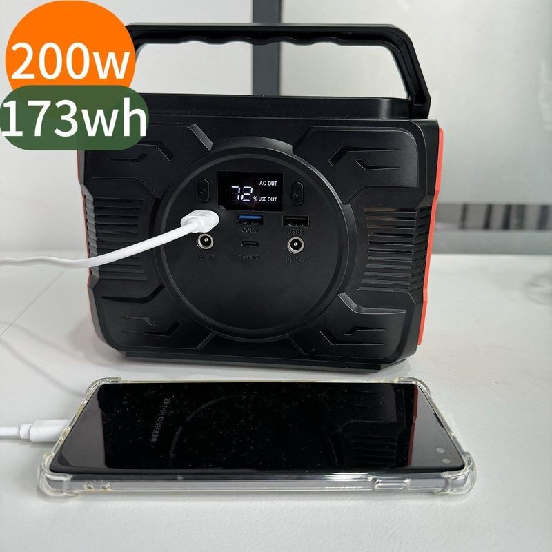 200W / 300W / 400W พกพา พลังงานผลิตพลังงานแสงอาทิตย์ลม Hybrid ที่สมบูรณ์แบบสําหรับอเมริกาเหนือในกลางแจ้ง