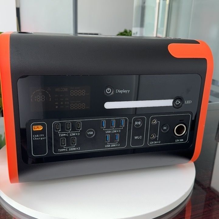 โรงไฟฟ้าฉุกเฉินกลางแจ้งขนาดใหญ่ 2200W 2048wh 40ah พร้อม USB 12W * 3 / 18W * 2