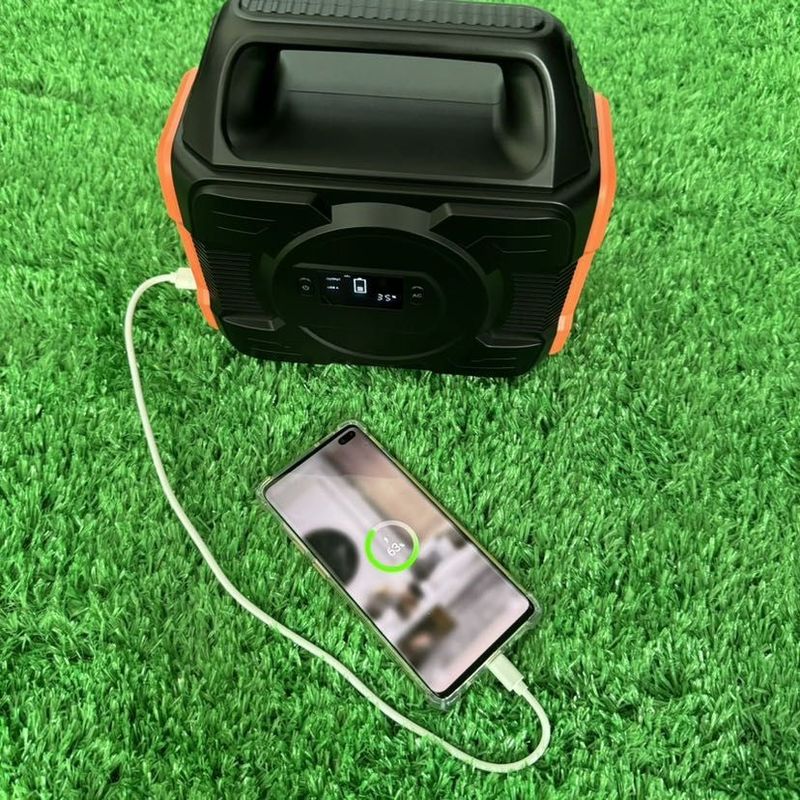 สถานไฟฟ้าแบตเตอรี่ลิเดียม 300W และเครื่องผลิตแสงอาทิตย์กลางแจ้งที่สามารถนําไปใช้ใหม่ได้สําหรับกลางแจ้ง