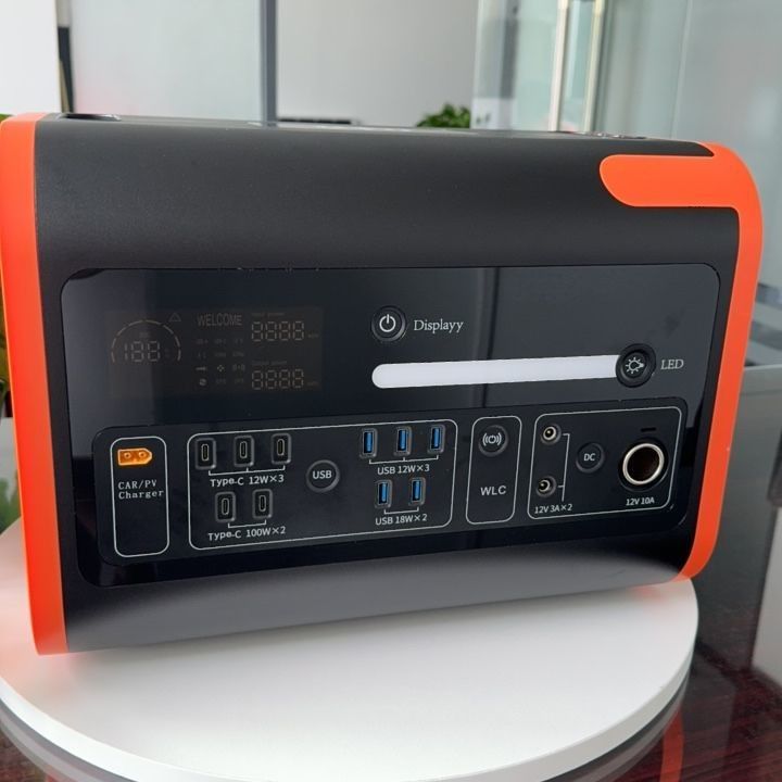 ประเภท C 3 * 18W / 2 * 100W พลังงานพลังงานที่เก็บพลังงานแสงอาทิตย์สําหรับการแก้ไขพลังงานกลางแจ้ง